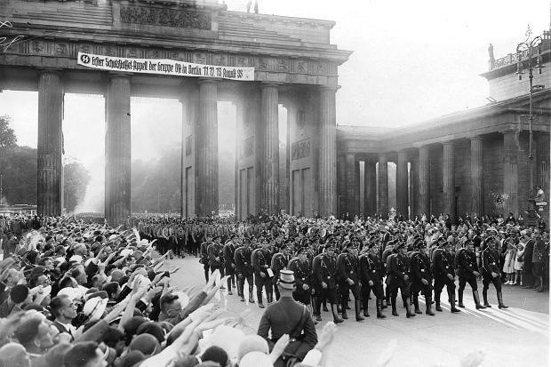 The SS at the Brandenburg Gate. Berlin, 1933 